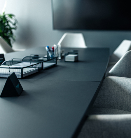 How to Choose the Right Boardroom Table for Your Meeting Space