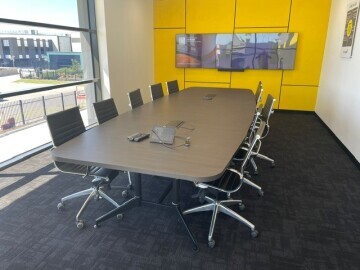Pakenham 33mm Boatshaped, 4200mm W x 1500/1200mm D